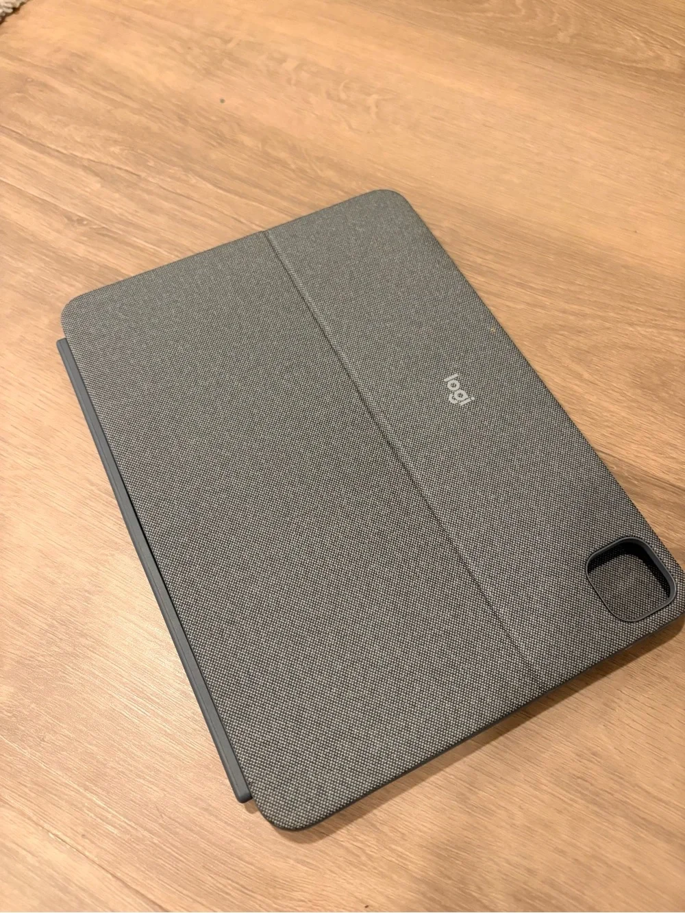Logitech Combo Touch for iPad 10th Gen
